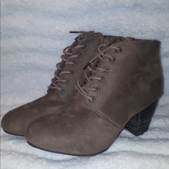 high heel suede boots - Picture 1 of 3